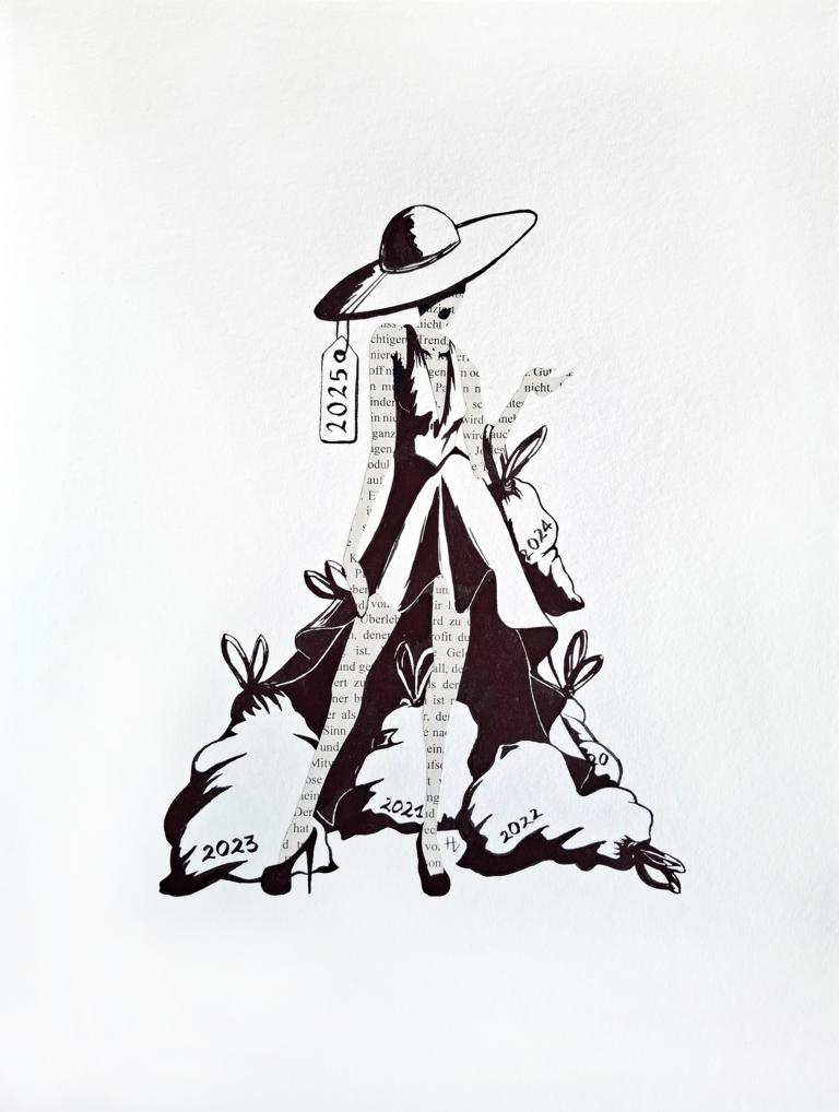 Tintenzeichnung mit Textelementen im Stil einer Modeillustration. Zu sehen ist eine Frau mit Hut in einem Kleid, umgeben von Müllsäcken, die mit Jahreszahlen beschriftet sind.